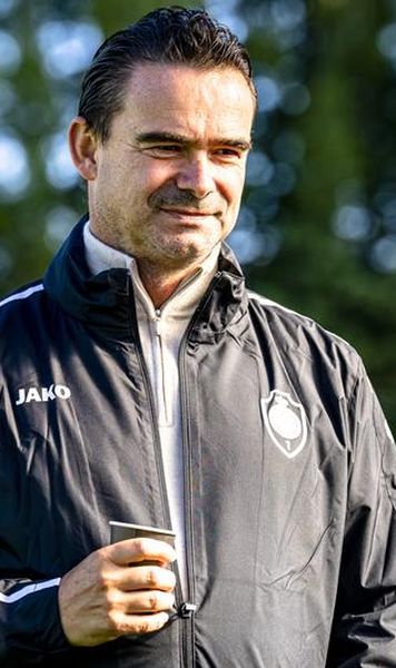 Interdicţie de a activa în fotbal pentru o legendă a Olandei