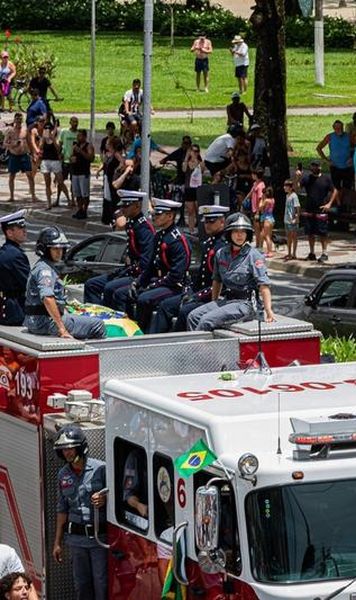 VIDEO Pele a fost înmormântat / Legendarul fotbalist, condus pe ultimul drum de mii de brazilieni