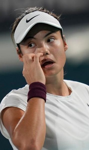 FOTO Emma Răducanu, emoții înaintea Australian Open - A câștigat primul set cu 6-0, dar a părăsit terenul plângând