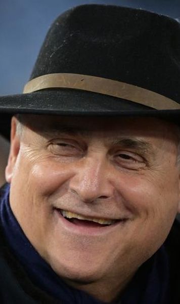 Imaginea zilei: Patronul lui Lazio a adormit în timpul meciului cu CFR Cluj