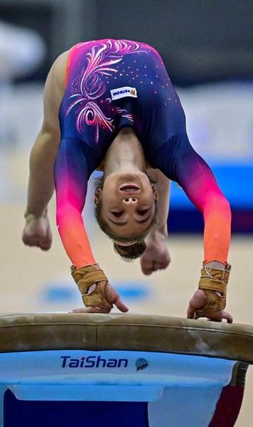 Două medalii de aur pentru Sabrina Voinea la Cupa Mondială de gimnastică de la Doha