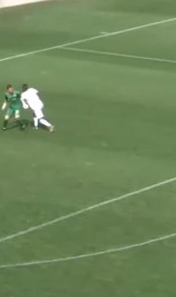 VIDEO „Trăznitul” zilei - Gestul portarului care i-a ruinat pe coechipieri
