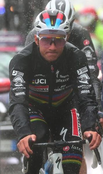 VIDEO Un câine, eroul negativ în etapa a cincea din Il Giro - A pus la pământ unul dintre favoriți