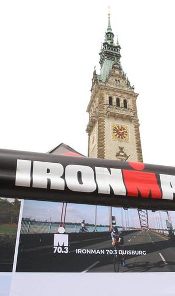 VIDEO Germania: Un motociclist a murit după ce s-a lovit de un concurent Ironman la Hamburg