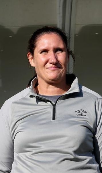 Prima femeie care a antrenat o echipă masculină din Anglia, înlocuită după doar două săptămâni