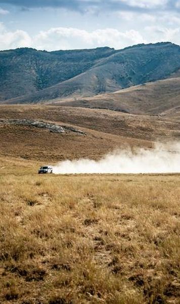 Dacia va participa la raliul Dakar, cu o mașină pe combustibili sintetici dezvoltați de arabii de la Aramco. La volan va fi un campion legendar din WRC