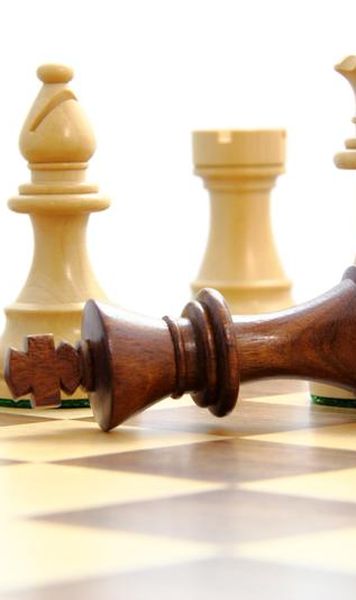 Federația Internațională de Șah le interzice transsexualilor să participe la competițiile pentru femei