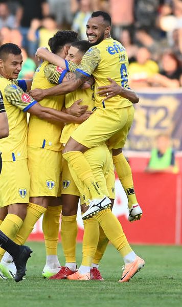 VIDEO SuperLiga: Universitatea Craiova, învinsă categoric de Petrolul – Suporterii olteni au cerut demisia