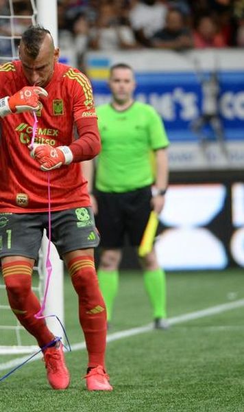 VIDEO Portarul magician și-a calificat echipa în optimile Cupei Ligilor - Imagini nemaivăzute pe un teren de fotbal