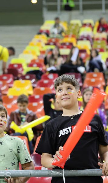 Digisport: Pentru ei a zis Ianis Hagi ”România, te iubesc”! Imaginile fericirii copiilor după România - Andorra 4-0