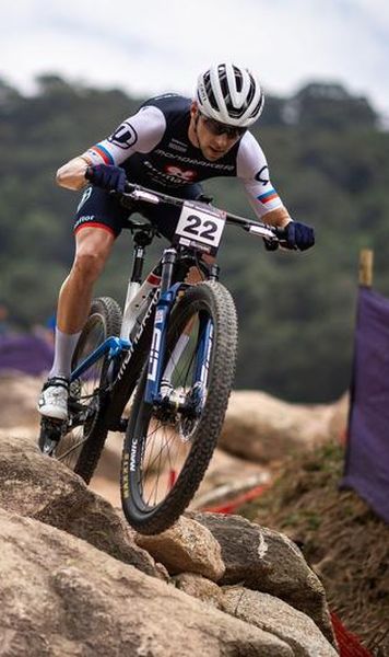 Ciclism: Românul Ede Molnar, învingător în cursa scurtă din etapa de Cupă Mondială MTB Eliminator de la Barcelona