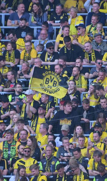 VIDEO Cum să intri primul pe stadion la un meci de Champions League - Ipostaza în care a fost surprins un suporter al Borussiei Dortmund