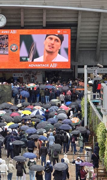 FOTO Ploaia continuă să facă probleme mari la Roland Garros. Anunțul organizatorilor după ce miercuri nu s-a jucat deloc pe mai multe arene