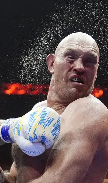 Tyson Fury  Englezul a „mușcat” din trotuar, după ce  s-a îmbătat criță  și a fost dat afară din club