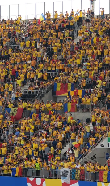 Copleșitor  Numai galben. Al nostru. 33.000 de români au ocupat  stadionul din Frankfurt