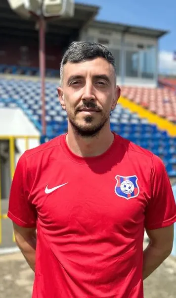 OFICIAL  Fostul golgheter al României  a semnat  cu FC Bihor