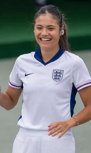 Leoaică Emma Răducanu s-a antrenat în  tricoul Angliei , la Wimbledon