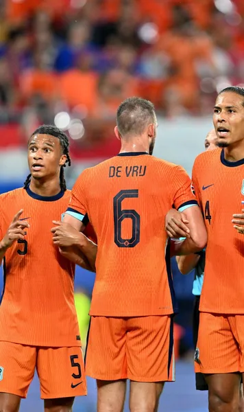 Probleme la olandezi  O vedetă poate rata meciul cu  România  + Tensiunea crește în vestiar: „E logic să fie conflicte!” 
