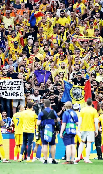 Zidul galben Suporterii  României  au cucerit Europa: „Cine a câștigat de fapt meciul?”