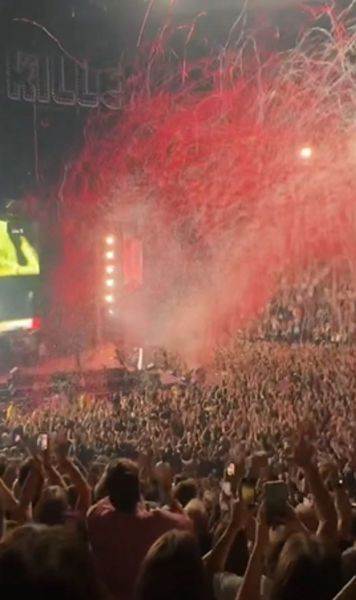 Fotbal și muzică The Killers  a întrerupt concertul de la O2 Arena din Londra, pentru a transmite live finalul meciului Anglia-Olanda