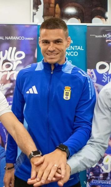 Onorat  Daniel Paraschiv, la prezentarea oficială la Real Oviedo: „Sunt mândru să calc pe urmele lui  Lăcătuș ”