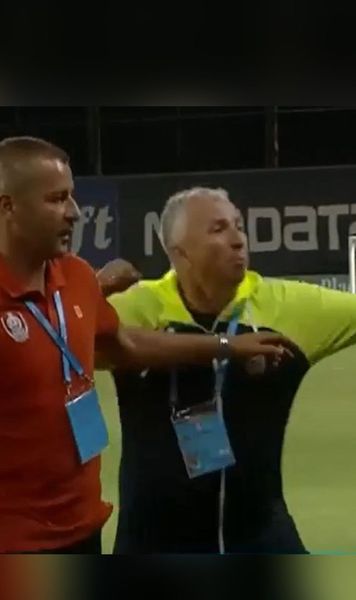 „Băi, ești vagabond!” Dan Petrescu, oprit cu greu » Voia să se ducă  peste arbitru