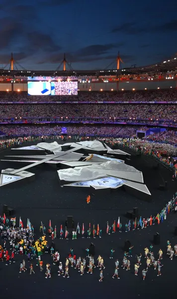 MERCI, PARIS! Ceremonia de închidere  a Jocurilor Olimpice: imagini  spectaculoase  de pe Stade de France