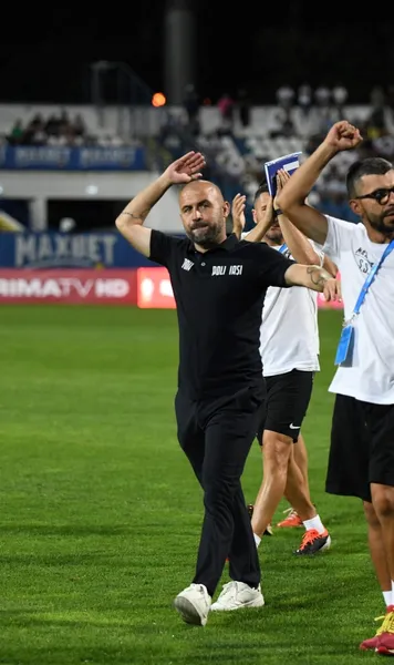 Pitbull  Tony, furios după egalul cu Dinamo! Și-a băgat jucătorii în  ședință pe teren : „Sunt frustrat și supărat!”