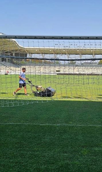 „Pregătirile sunt în toi”   Cum arată  gazonul  de pe „Arcul de Triumf”,  înainte să joace acolo Dinamo și FCSB