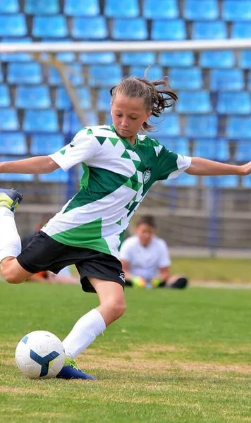 De la atletism la fotbal  Ingrid Alexandra Pap-Ieney  a avut o vară de neuitat: a participat la o serie de turnee după ce a fost premiată de Bimbo România