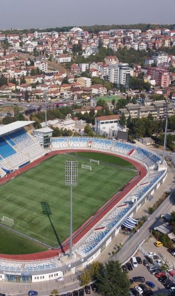 De la mlaștină la hibrid   Imagini GOLAZO.ro  de pe „Fadil Vokrri” » UEFA a luat măsuri la Pristina! Meciul cu România din preliminariile trecute a atras atenția