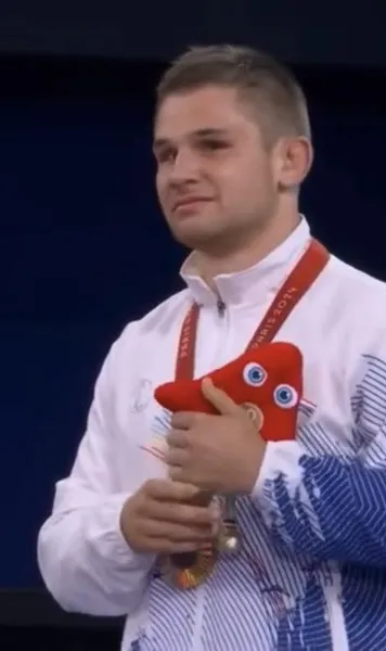 Dincolo de limite!   Alexandru Bologa  a devenit campion paralimpic la judo: e singurul sportiv din România cu deficiență totală de vedere