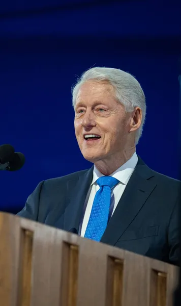 „adevăratul clinton”  Rapid, prezentare  inedită  pentru N'Jie, cu referire la fostul președinte american