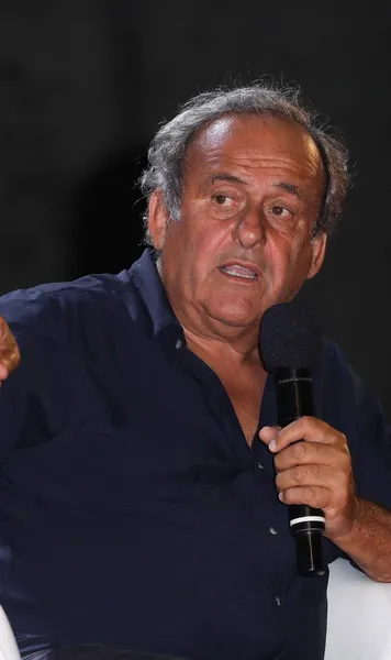 Michel Platini, propunere bizară  Fostul șef al UEFA:  „Să se joace în 10 oameni”