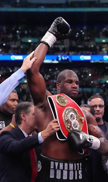 Record pe Wembley   Daniel Dubois l-a făcut KO pe Anthony Joshua , în fața a 98.128 de spectatori. AJ, sfătuit să se retragă