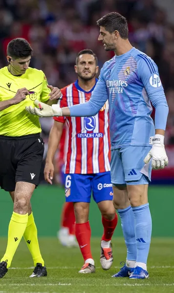 Atletico - Real Madrid,  întrerupt  Jucătorii,  trimiși la vestiare!  Fanii au aruncat cu obiecte spre jucători