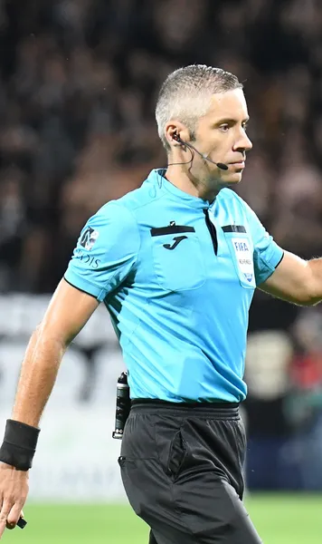 Arbitri români în UCL   Prima brigadă românească  delegată în Liga Campionilor