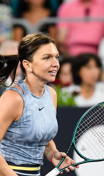 Totul despre Halep  - Rodionova    Simona  a trecut de adversară, de oboseală și de durerile de la genunchi, câștigând meciul de la Hong Kong