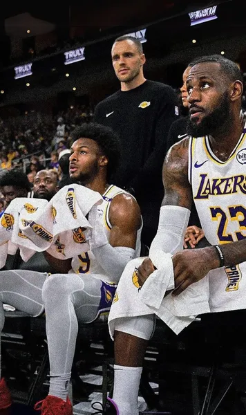 LeBron și Bronny James, în istorie   Primul duet tată și fiu colegi  într-un meci de NBA. La Lakers!