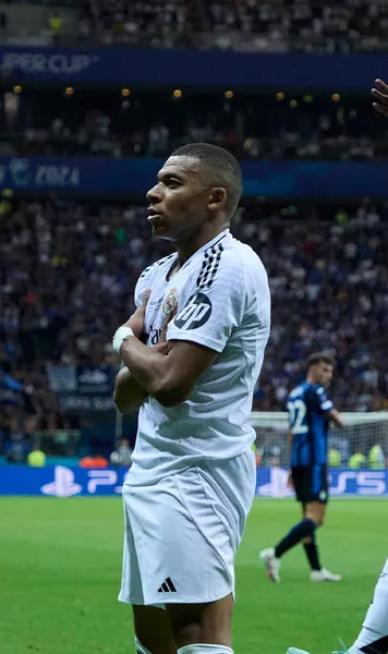 Mbappe, susținut de Real Madrid  Reacția clubului după ce francezul a fost  acuzat de viol . Cum explică ștergerea jucătorului din pozele oficiale