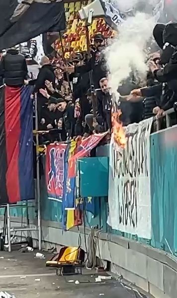 Foc în peluză Ultrașii FCSB  au ars o eșarfă alb-roșie  sub privirile pasive ale forțelor de ordine! Pompierii au intervenit târziu