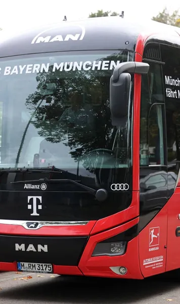 Bayern, plângere la UEFA  Autocarul bavarezilor,  atacat cu pietre  în Barcelona: „Opera unor lași”