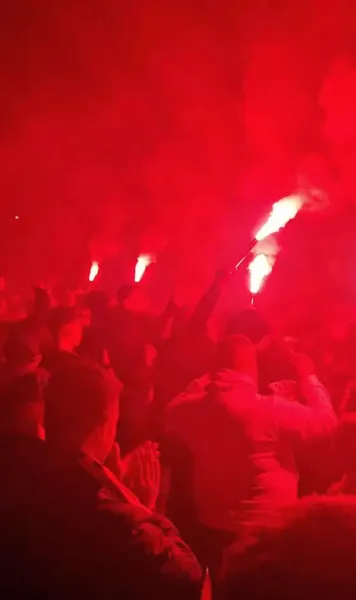 Dinamo, primită cu torțe  „Câinii” au fost  motivați de fani  cu o atmosferă superbă la Sibiu