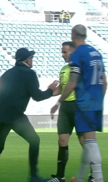 Scene incredibile   Adrian Mititelu  a intrat pe teren și a vrut să oprească FC U Craiova - Ceahlăul: „Nemernicule! Tu să ieși, tu!”