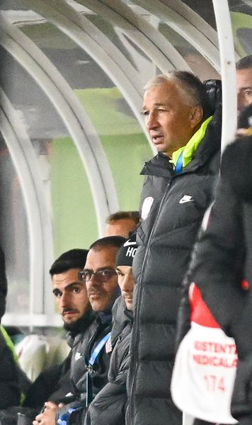 Petrescu, nervos  Tehncianul celor de la CFR Cluj  a plecat în timpul interviului : „Eu vorbesc singur?”