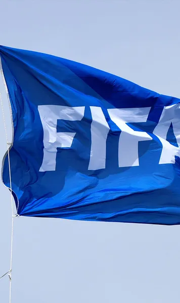 Mondialul Cluburilor are un nou trofeu  FIFA a prezentat  trofeul  pentru care se vor lupta, în premieră, 32 de cluburi, în parteneriat cu Tiffany&Co