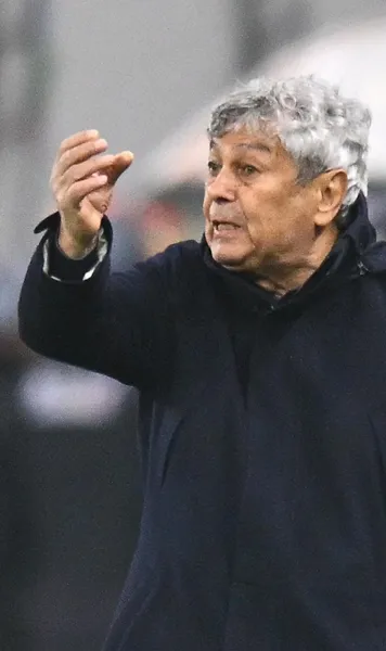 Certați de Lucescu  Doi „tricolori”,  puși la punct de selecționer  după o primă repriză slabă cu Kosovo