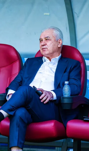 Gafa lui Anghel Iordănescu  Fostul selecționer  l-a criticat pe Lucescu , dar apoi a încurcat Steaua cu FCSB: „Îmi cer scuze”