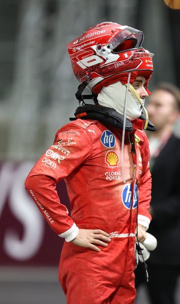 Tensiuni la Ferrari  Sainz îi  bate obrazul  lui Leclerc. Critici dure pentru colegul său de echipă