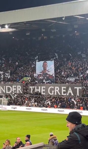 Scenografie specială   Fanii lui Newcastle  insistă  ca Isak să rămână pe St. James' Park: „Alexandru cel Mare”